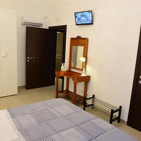 Bed And Breakfast Oz-3
